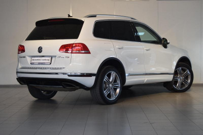 Volkswagen Touareg 3.0 TDI Tiptronic 4Motion (245 л. с.) R-line