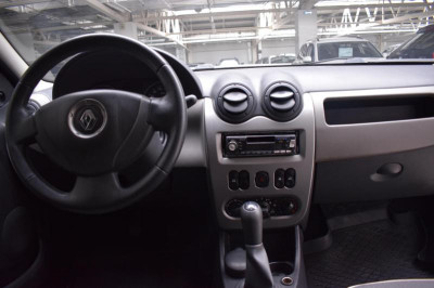 Renault Logan 1.6 MT (84 л. с.)
