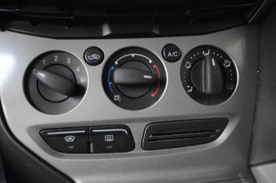 Ford Focus 1.6 MT (105 л. с.)