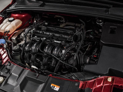 Ford Focus Хетчбэк 1.6 Ti-VCT PowerShift (105 л. с.) Sync Edition