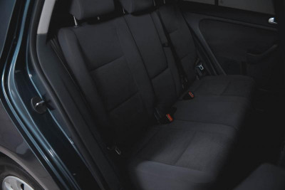 Volkswagen Golf 1.6 MT (101 л.с.)