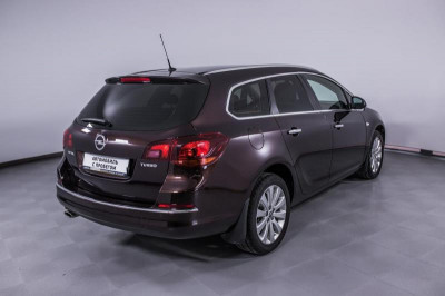 Opel Astra 1.4 Turbo AT (140 л. с.)