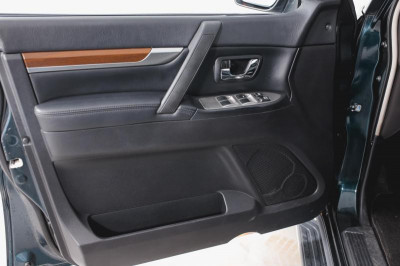 Mitsubishi Pajero 3.8 AT (250 л. с.)