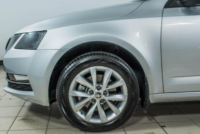ŠKODA OCTAVIA 1.6 MPI AT (110 л.с.) Ambition