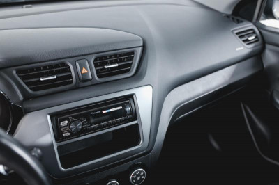 Kia Rio 1.4 MT (107 л. с.)