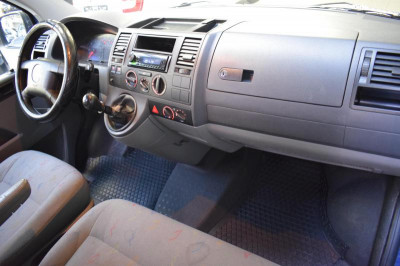 Volkswagen Transporter 2.5 TDI Kombi L MT (130 л. с.)