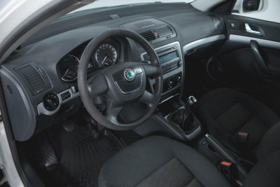 ŠKODA Octavia 1.6 MultiFuel MT (102 л. с.)