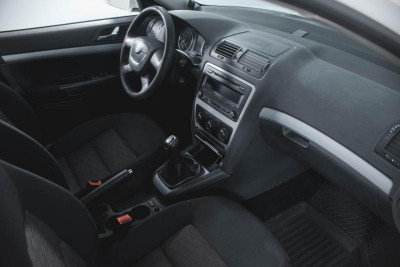 ŠKODA Octavia 1.6 MultiFuel MT (102 л. с.)