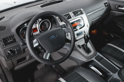 Ford Kuga 2.5 MT AWD (200 л. с. '11)