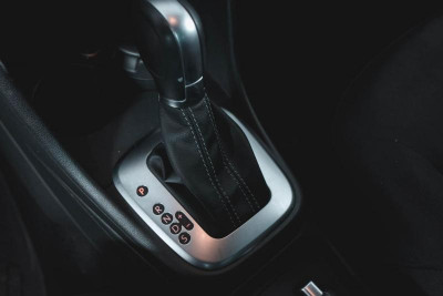 Volkswagen Polo 1.6 Tiptronic (105 л. с.)