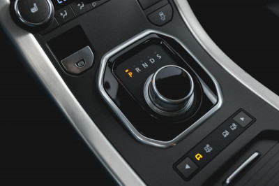 Land Rover Range Rover Evoque 2.2 SD4 AT (190 л. с.)