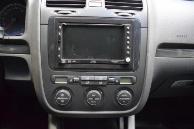 Volkswagen Golf 1.6 MT (102 л. с.)