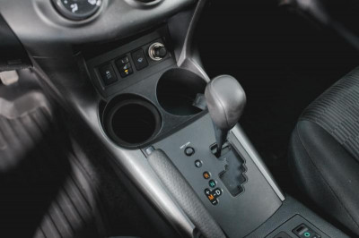 Toyota RAV4 2.0 CVT (158 л.с.)