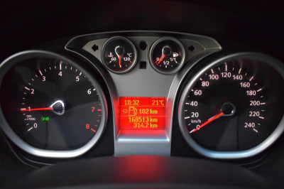 Ford Focus 1.6 MT (101 л. с.)