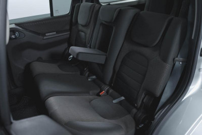 Nissan Pathfinder 2.5 dCi Turbo AT AWD (190 л. с.)