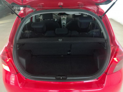 Toyota Yaris 1.3 AT (87 л. с.)