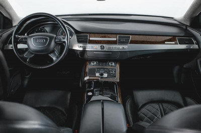 Audi A8 4.2 FSI L quattro tiptronic (372 л. с.)