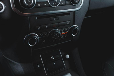 Land Rover Discovery 3.0 TDV6 AT 4WD (211 л. с.)