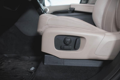 Land Rover Discovery 3.0 SiV6 AT 4WD (340 л.с.) SE