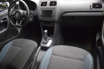 Volkswagen Polo 1.6 MPI MT (110 л. с.)