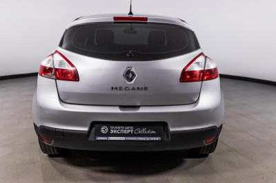 Renault Megane 1.6 MT (100 л. с.)