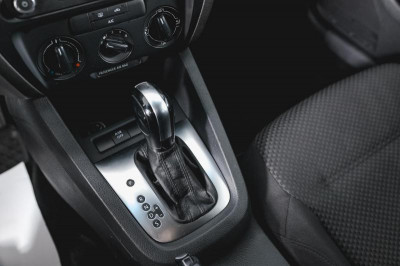 Volkswagen Jetta 1.6 AT (105 л. с.)