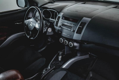 Mitsubishi Outlander 2.4 CVT 4WD (170 л. с.)