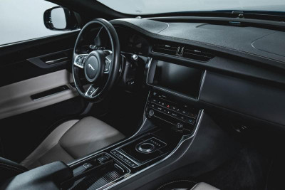 Jaguar XF 2.0 D AT AWD (180 л. с.) R-Sport