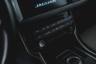 Jaguar XF 2.0 D AT AWD (180 л. с.) R-Sport