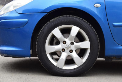 Peugeot 307 1.6 MT (110 л. с.)