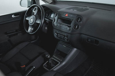 Volkswagen Golf 1.2 TSI MT (105 л. с.)