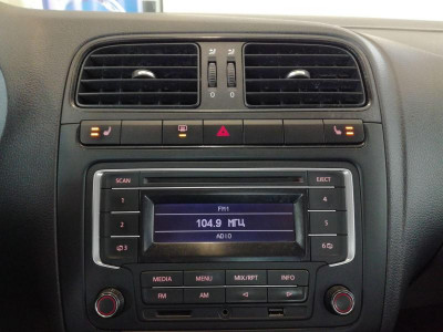 Volkswagen Polo 1.6 MT (105 л. с.)