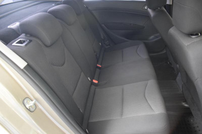 Peugeot 408 1.6 HDI MT (114 л. с.)