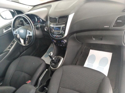 Hyundai Solaris 1.6 MT (123 л. с.) Elegance PRES+SAF+LIGH