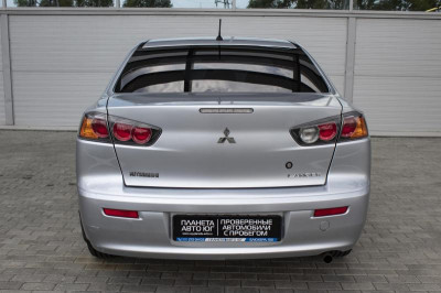 Mitsubishi Lancer 1.5 MT (109 л. с.)
