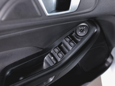 Ford Fiesta Седан 1.6 AT (105 л. с.)