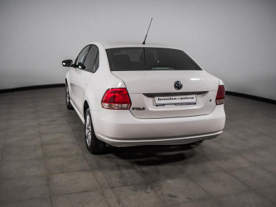 Volkswagen Polo 1.6 MT (105 л. с.)