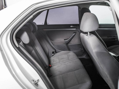 Volkswagen Jetta 1.9d MT (105 л.с.)