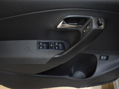 Volkswagen Polo 1.6 Tiptronic (105 л. с.)