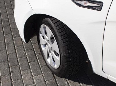 Kia Rio 1.4 MT (107 л. с.)
