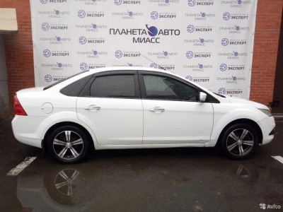 Ford Focus 1.6 MT (101 л. с.)