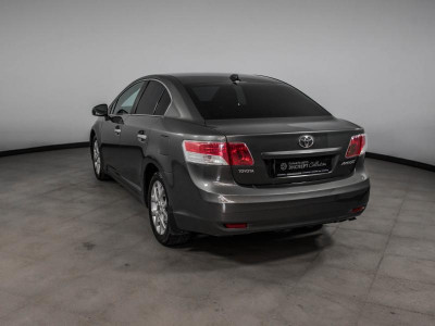 Toyota Avensis 1.8 MT (147 л. с.)