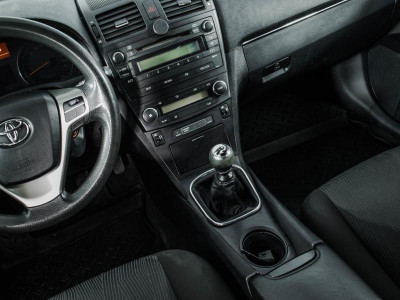 Toyota Avensis 1.8 MT (147 л. с.)