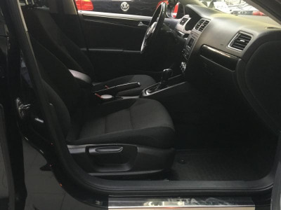 Volkswagen Jetta 1.4 TSI DSG (122 л. с.)
