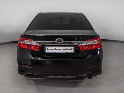 Toyota Camry 2.5 AT (181 л. с.)