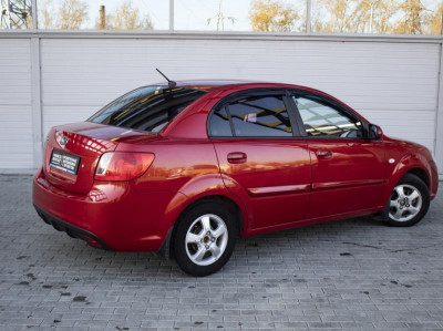 Kia Rio 1.4 MT (97 л. с.)
