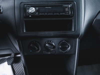Volkswagen Polo 1.6 MT (85 л. с.)