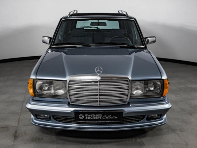 Mercedes-Benz W123 230 2.0 MT (136 л.с.)