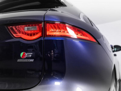 Jaguar F-Pace 3.0 D AT AWD (300 л.с.)