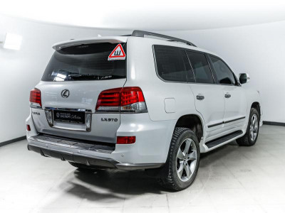 Lexus LX 570 5.7 AT (367 л.с.) 4WD
